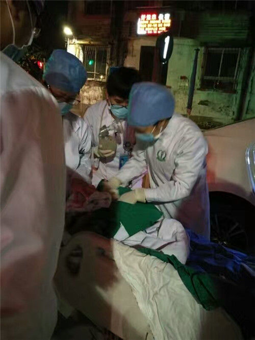 無(wú)影燈，黃光手電筒