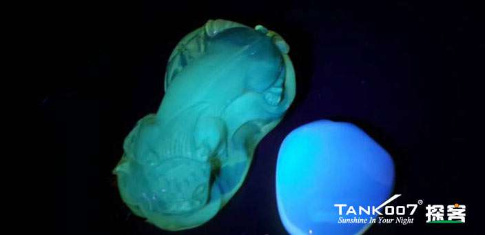 網(wǎng)上用紫光手電鑒定琥珀的帖子這么多，哪個(gè)是真假？